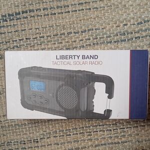 Liberty Band Black Solar Radio/USB,Flashlight